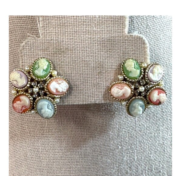 Vintage Pastel Cameo Seed Pearl Gold Tone Clip Earrings Graziano Signed RARE - Picture 2 of 8